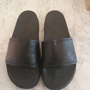 Used Men's Gucci Pursuit slide sandals
